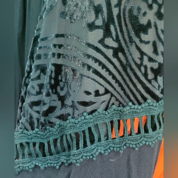 Women's Size 2X John Paul Richard Blouse With Velvet Detail - Picture 3 of 5